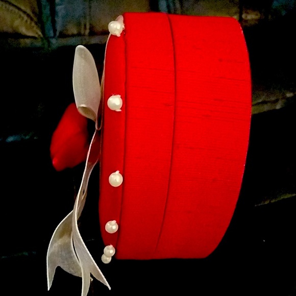 Heart Shaped Padded Red Gift Box - Picture 6 of 6